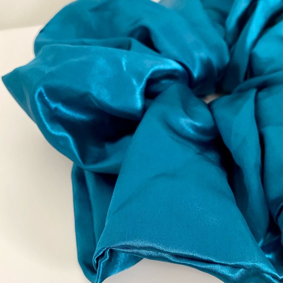 The Room Shop Giant Satin Scrunchie in Peacock - Picture 3 of 8